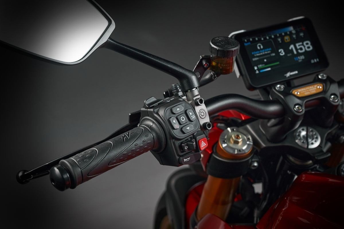 MV Agusta Brutale 950 Serie Oro 2026: la rivoluzione 